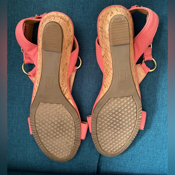 Aerosoles size 8 sandals Salmon Pink sandals. Velcro closure. GUC. 🦩🎀🌺 - Picture 6 of 12